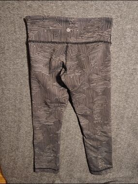 lululemon athletica Black and White Maze Print Capri Leggings